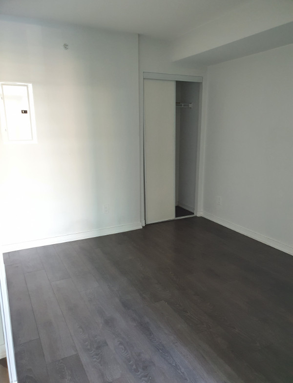 1 bedrooms 1 baths house For Sale By Owner in Toronto Ontario
