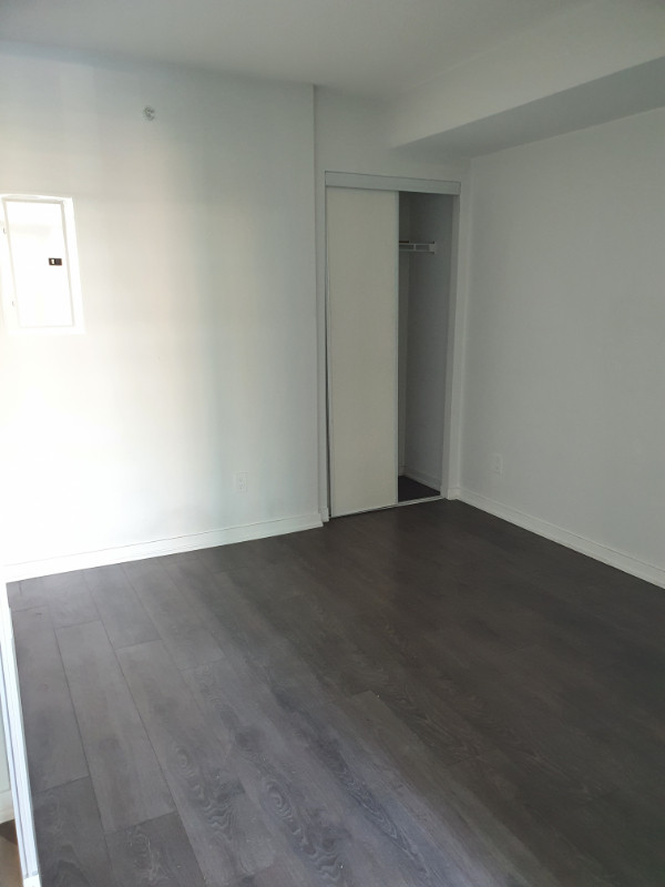 1 bedrooms 1 baths house For Sale By Owner in Toronto Ontario
