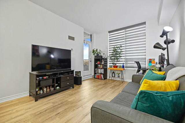 1 bedrooms 1 baths house For Sale By Owner in Vaughan Ontario