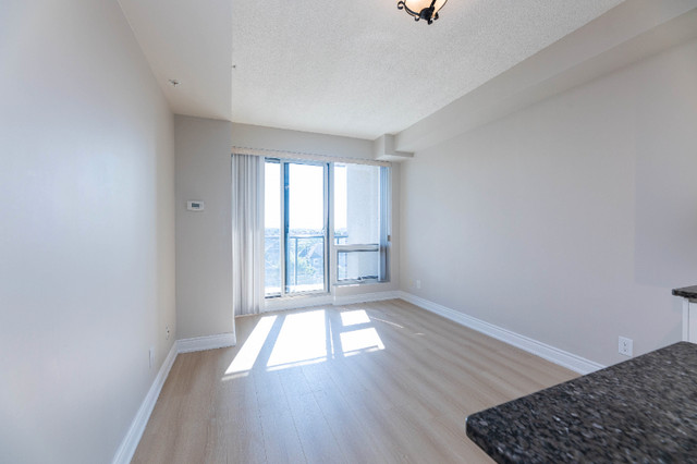 1 + Den bedrooms 1 baths house For Sale By Owner in Vaughan Ontario