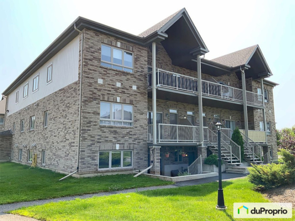2 bedrooms 1 baths Condo For Sale By Owner in Gatineau Quebec