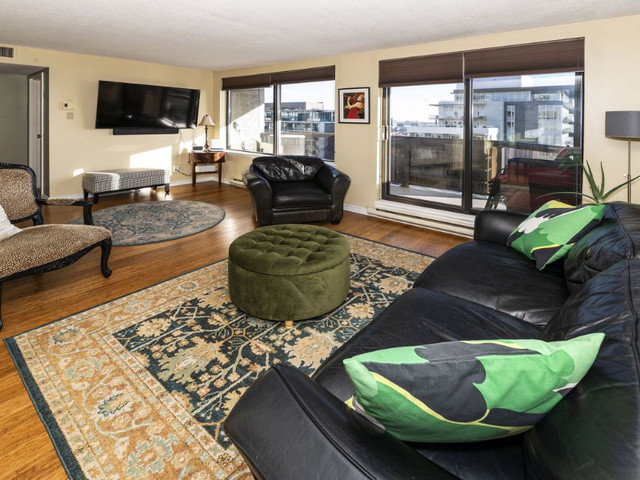 2 bedrooms 1.5 baths house For Sale By Owner in Ottawa Ontario
