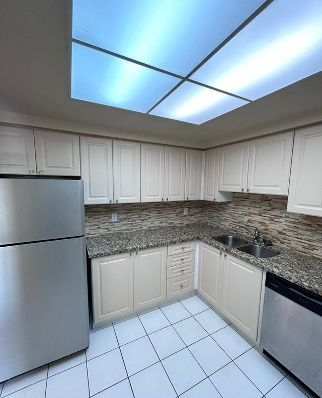 1 + Den bedrooms 2 baths house For Sale By Owner in Brampton Ontario