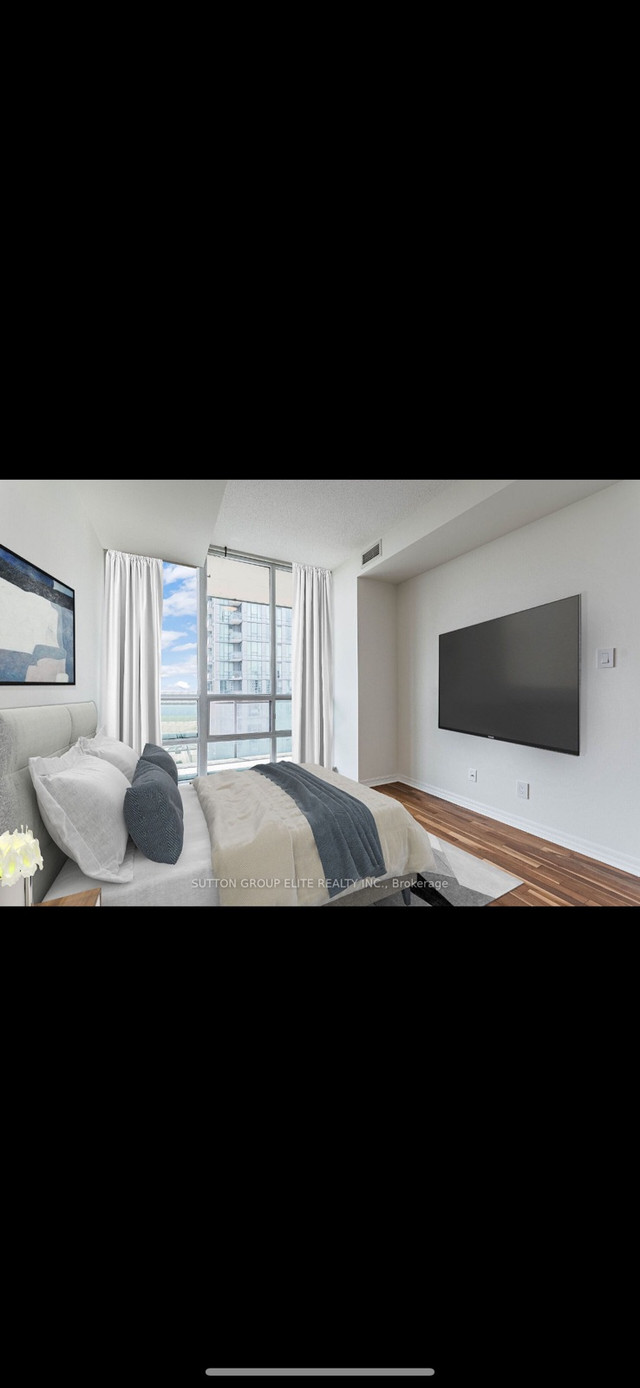 1 + Den bedrooms 1 baths house For Sale By Owner in Bradford Ontario