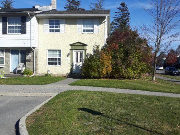 3 bedrooms 1.5 baths Condo For Sale By Owner in Gatineau Quebec