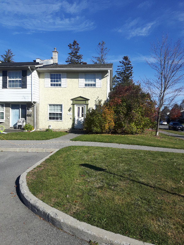3 bedrooms 1.5 baths Condo For Sale By Owner in Gatineau Quebec