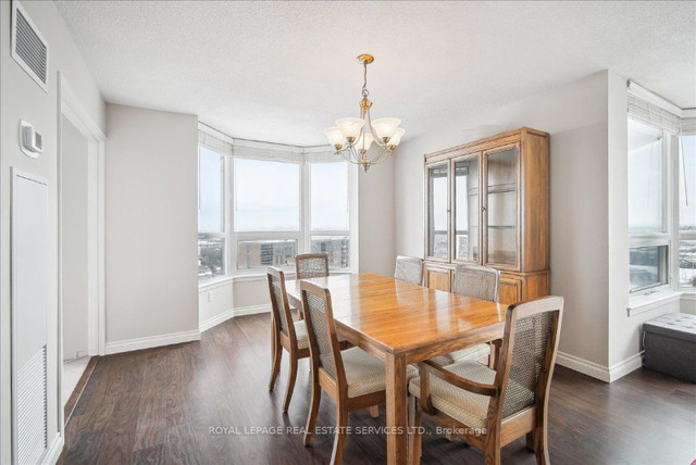 2 + Den bedrooms 2 baths house For Sale By Owner in Churchville Ontario