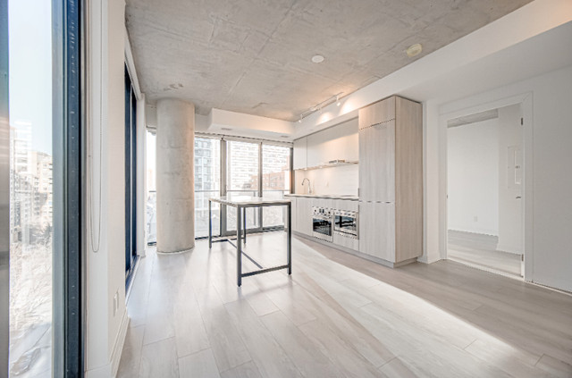 2 bedrooms 2 baths house For Sale By Owner in Toronto Ontario