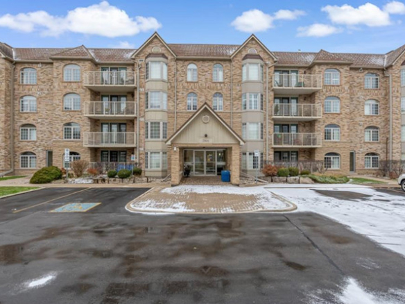 2 bedrooms 2 baths house For Sale By Owner in Burlington Ontario
