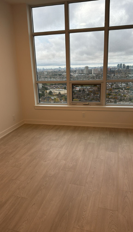 1 + Den bedrooms 1 baths house For Sale By Owner in Toronto Ontario