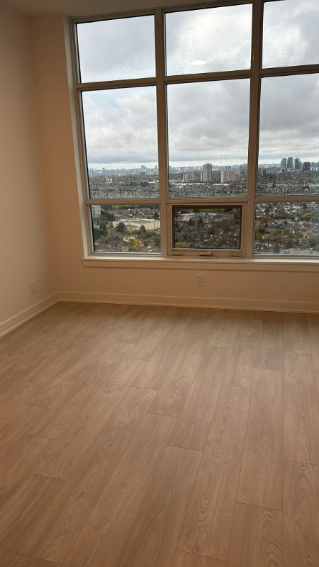 1 + Den bedrooms 1 baths house For Sale By Owner in Toronto Ontario