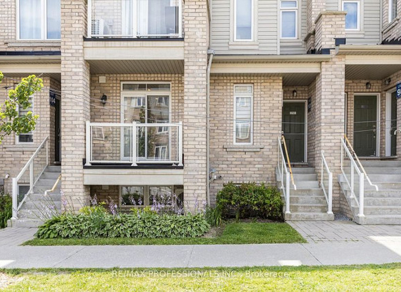 2 bedrooms 2 baths house For Sale By Owner in Pickering Ontario