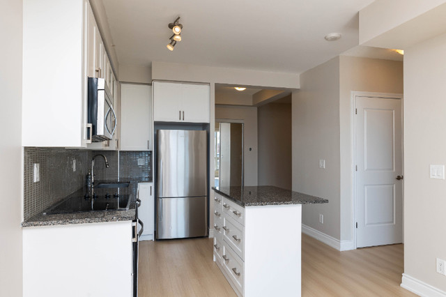 1 + Den bedrooms 1 baths house For Sale By Owner in Vaughan Ontario