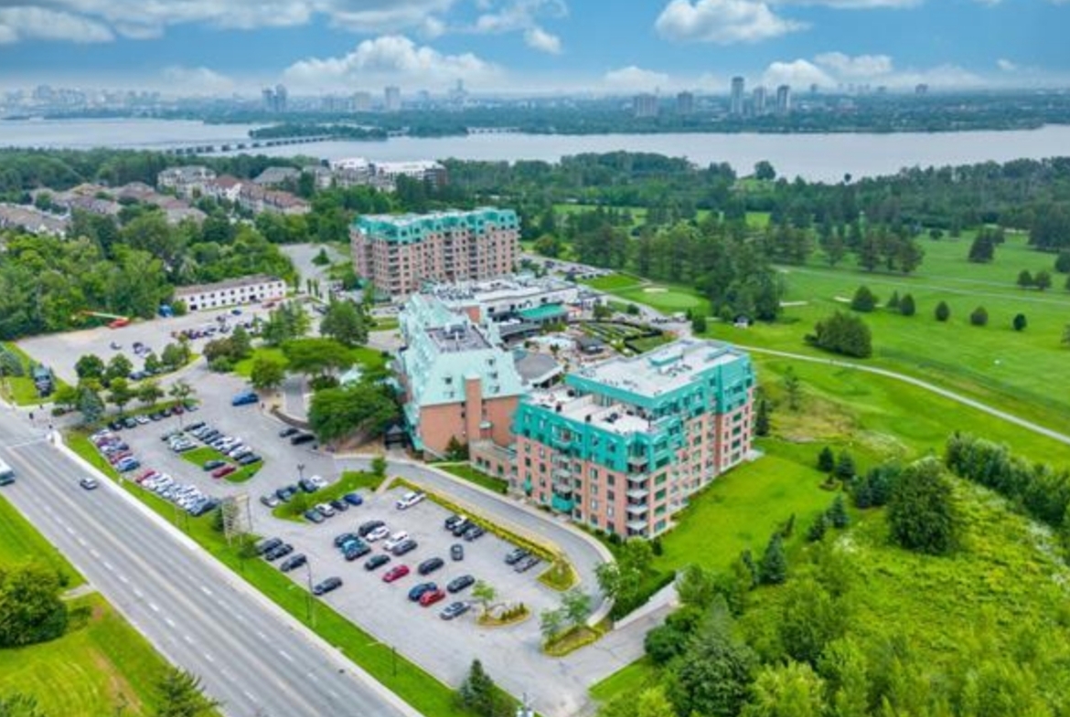2 Bedrooms, 2 Bathrooms Château Cartier Golf Course Executive Condo for Sale