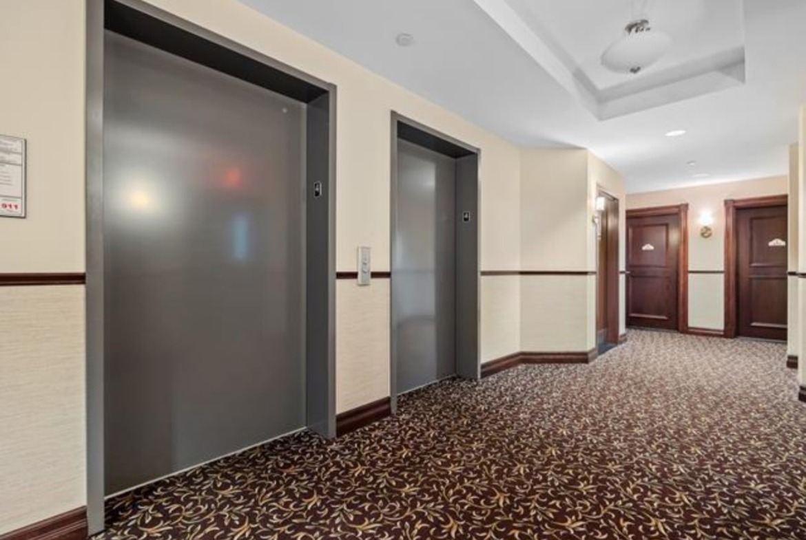 2 Bedrooms, 2 Bathrooms Château Cartier Golf Course Executive Condo for Sale