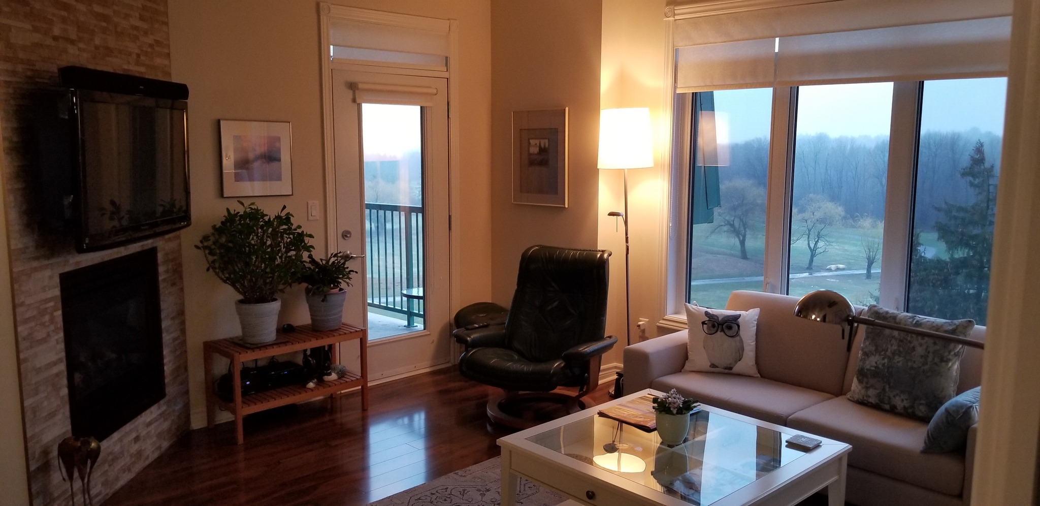 2 Bedrooms, 2 Bathrooms Château Cartier Golf Course Executive Condo for Sale