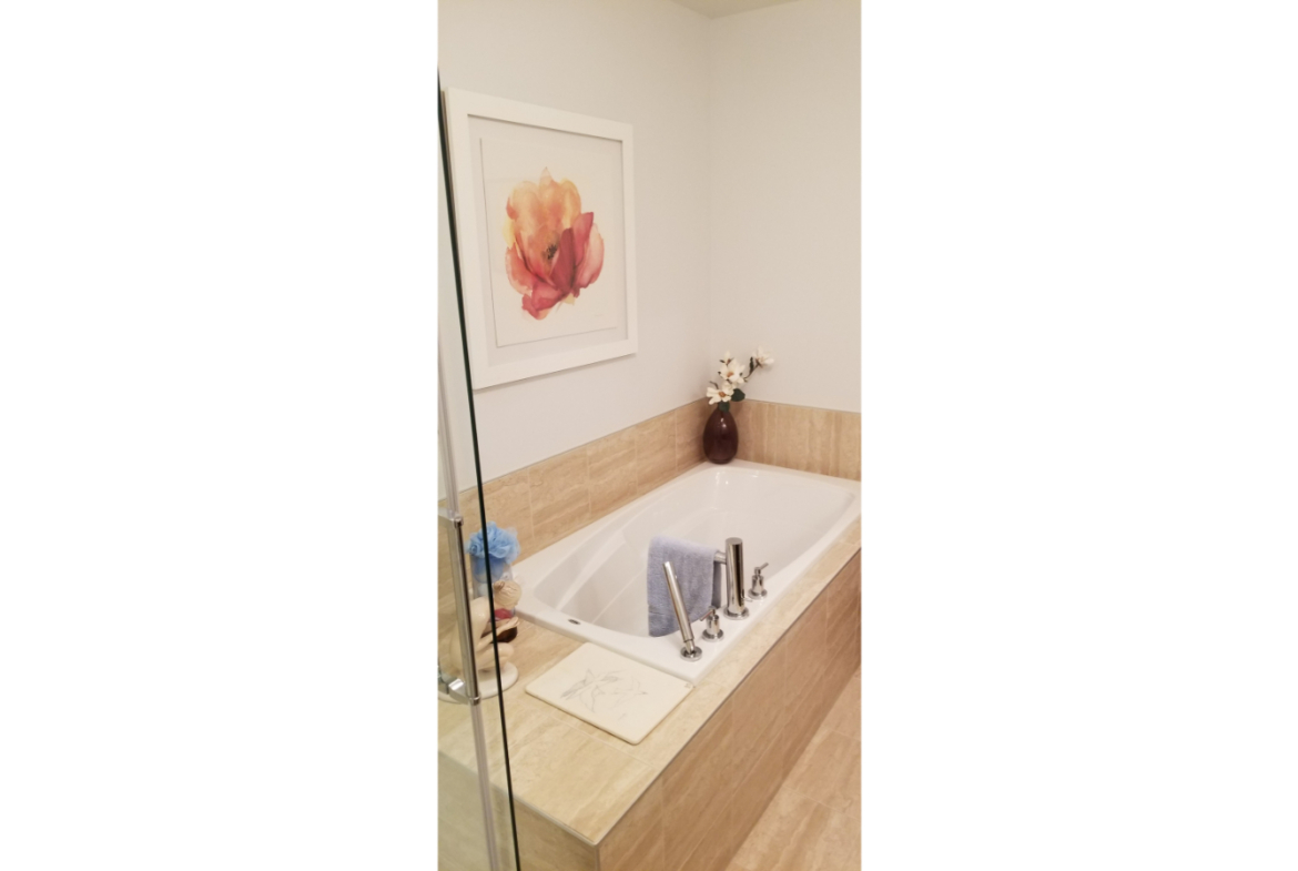 2 Bedrooms, 2 Bathrooms Château Cartier Golf Course Executive Condo for Sale