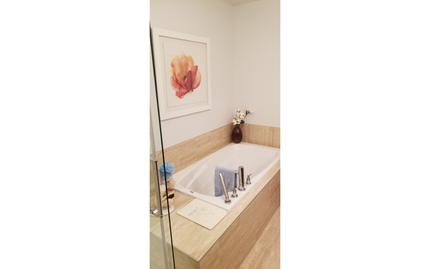2 Bedrooms, 2 Bathrooms Château Cartier Golf Course Executive Condo for Sale