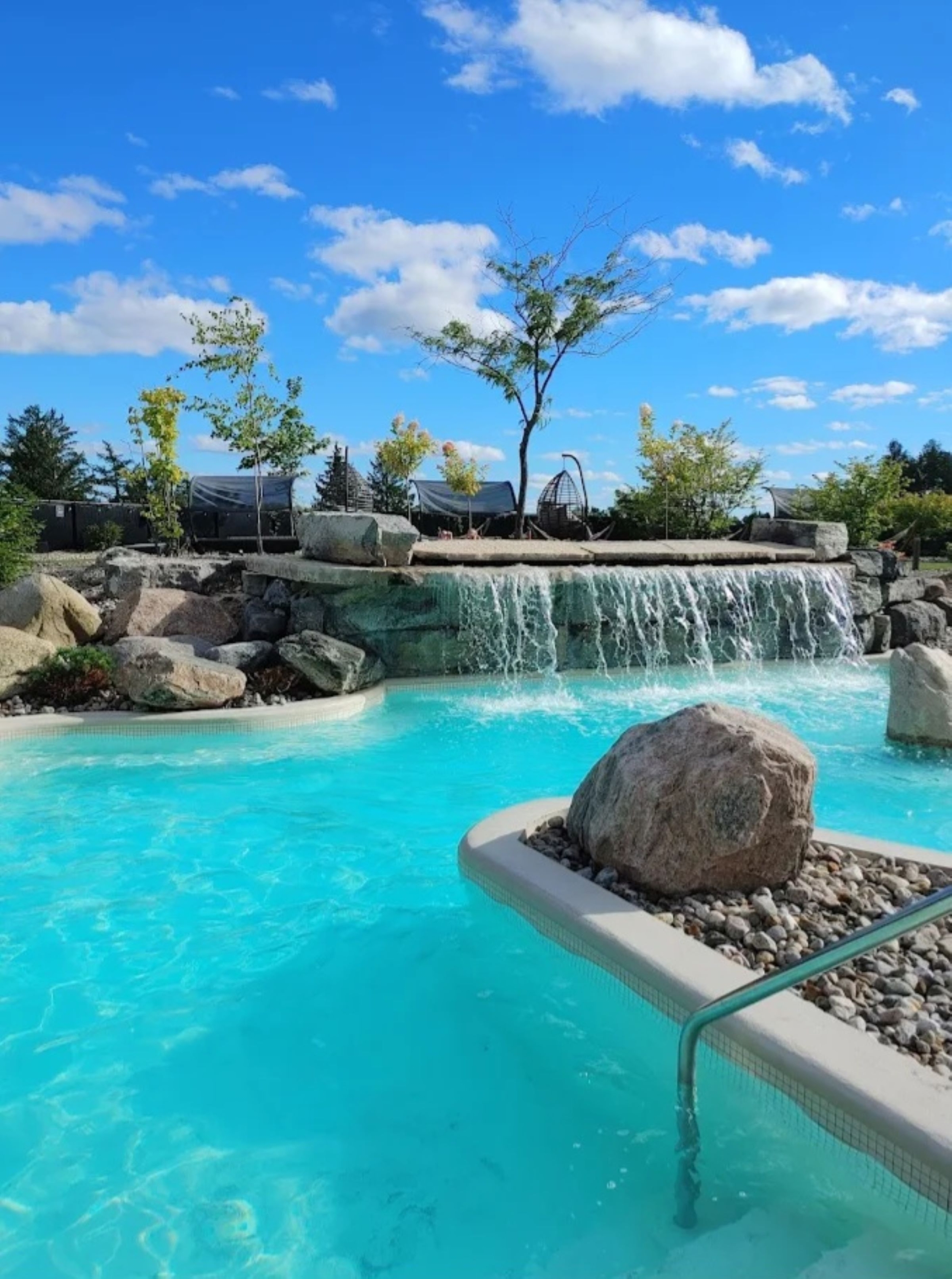 2 Bedrooms, 2 Bathrooms Château Cartier Golf Course Executive Condo for Sale