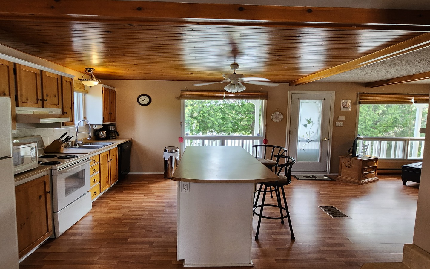 ⭐⭐ TURNKEY WATERFRONT GETAWAY FOR SALE ⭐⭐ SWIM FISH BOAT GOLF HIKE