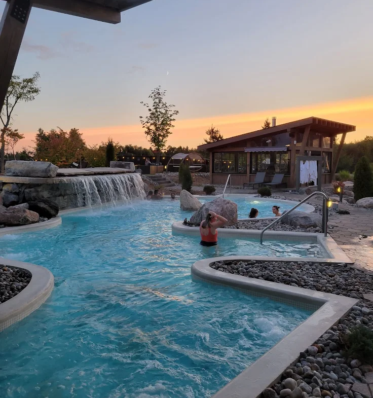 2 Bedrooms, 2 Bathrooms Château Cartier Golf Course Executive Condo for Sale