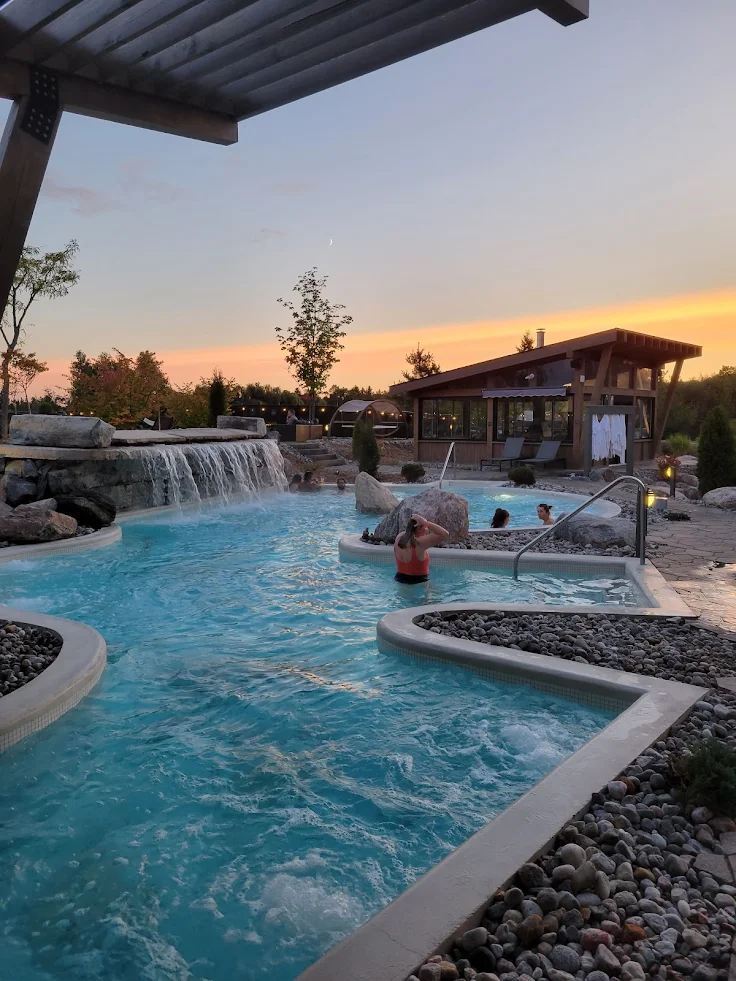 2 Bedrooms, 2 Bathrooms Château Cartier Golf Course Executive Condo for Sale
