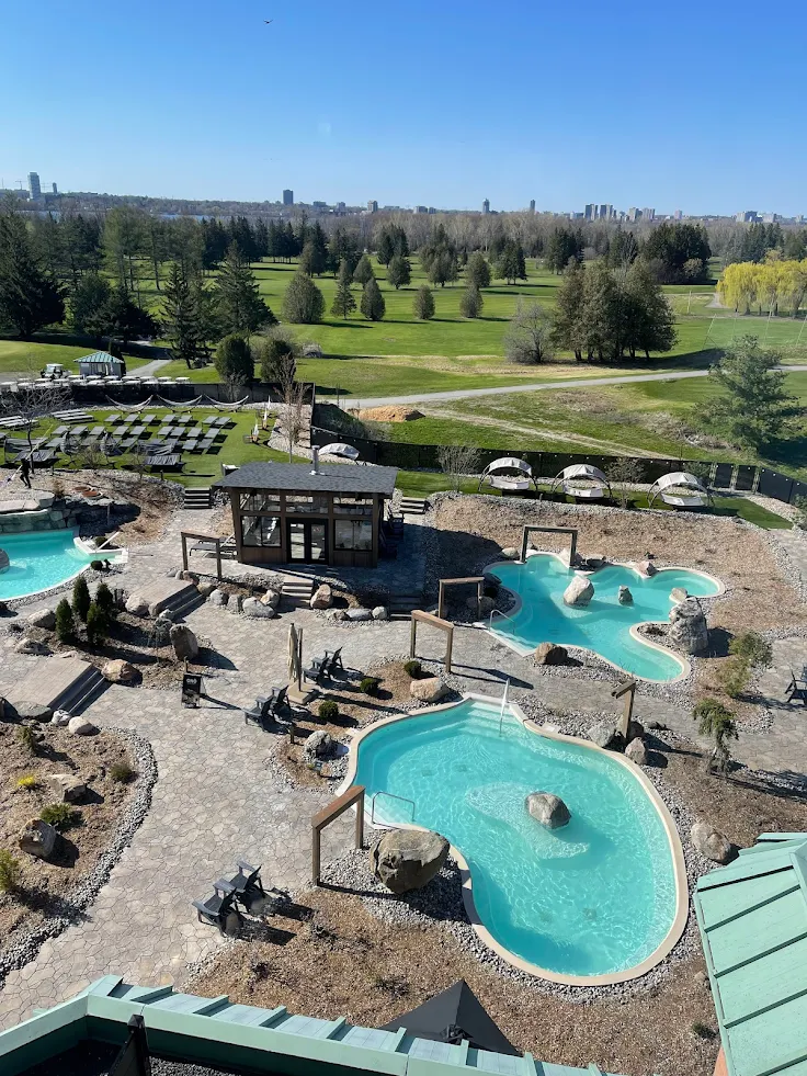 2 Bedrooms, 2 Bathrooms Château Cartier Golf Course Executive Condo for Sale